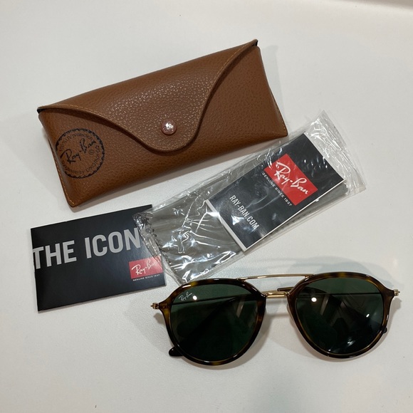 Ray-Ban Accessories - NWOT Ray-Bans with tortoise shell rims & gold metal hardware - style RB4253
